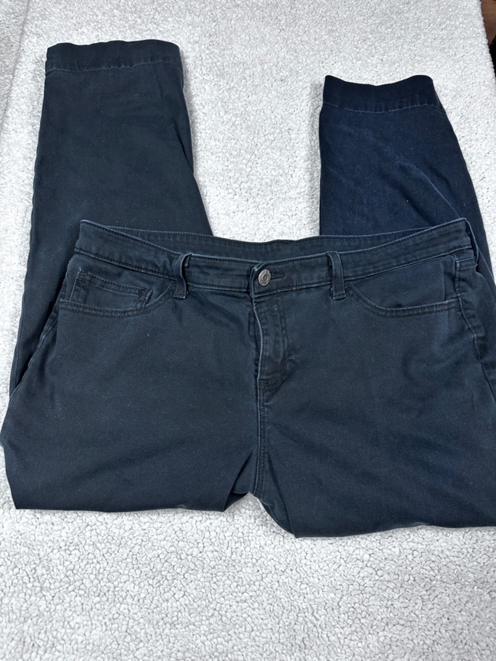 Gap black nice weight stretchy capris, mom core, Summer  size 16R
